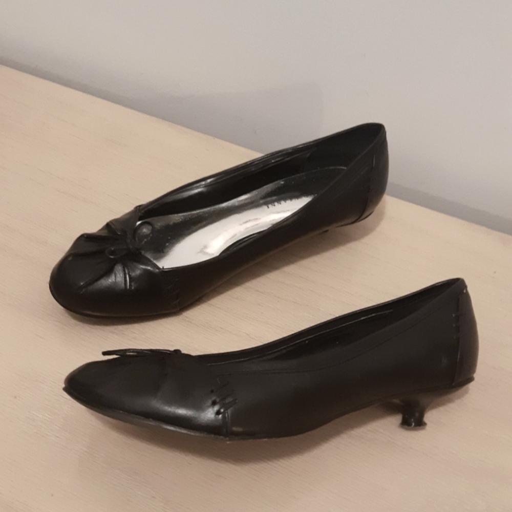 2 for 20 • ROBERTO VIANNI • SIZE 37 • Black leather kitten heels